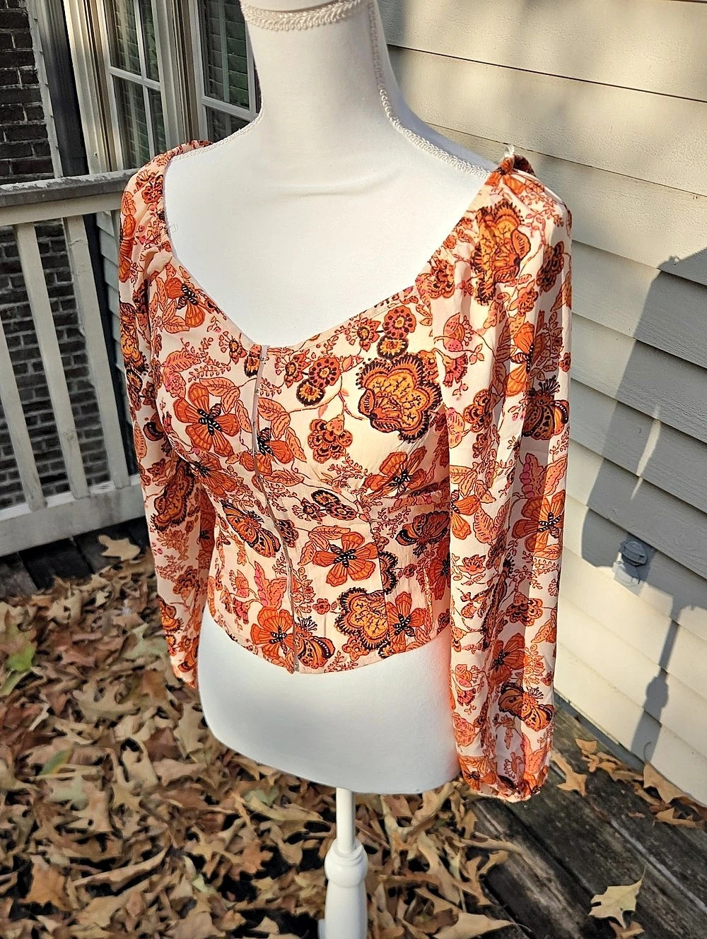 Sienna Sky Floral Long Sleeve Crop Top in Orange & White Size Small NWT